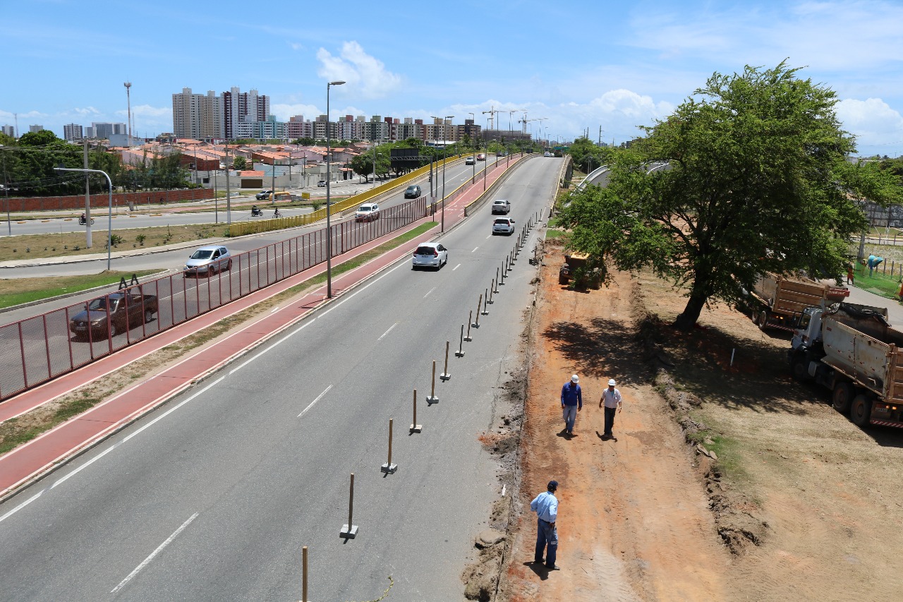 Agentes da SMTT garantem mobilidade durante obra na Tancredo Neves - SMTT Aracaju